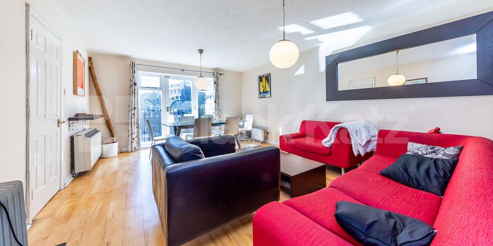 			2 BED 2 BATH NY CAMDEN MARKET!, 2 Bedroom, 1 bath, 1 reception Flat			 Castlehaven Road, CAMDEN